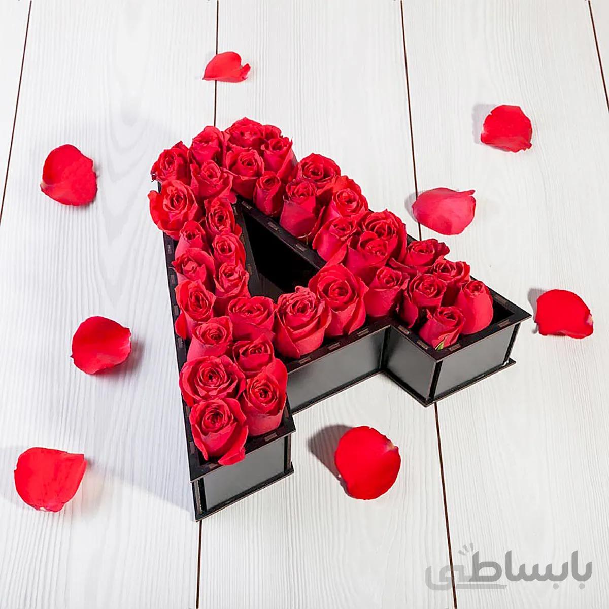 باکس گل چوبی حرف A با گل رز قرمز شماره ۱۵۷