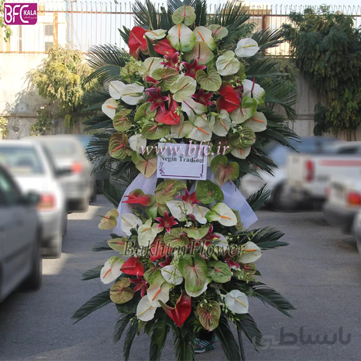 سبد گل پایه دار