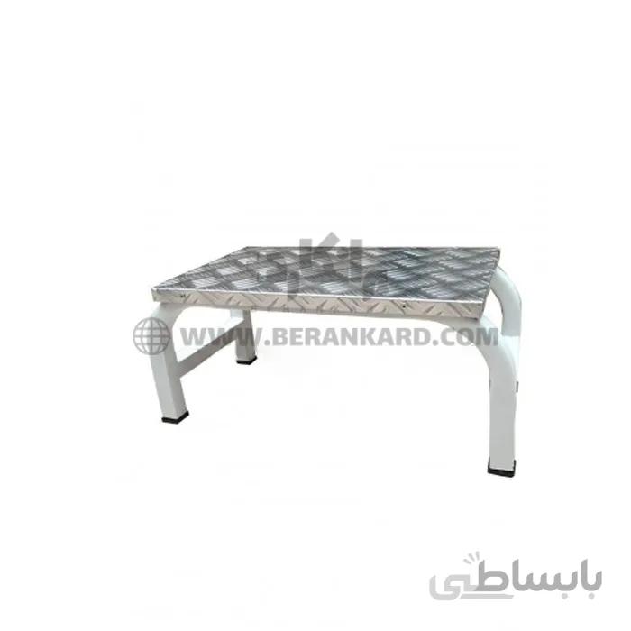 تک پله کنار تخت بیمار ا Single step next to the patient bed