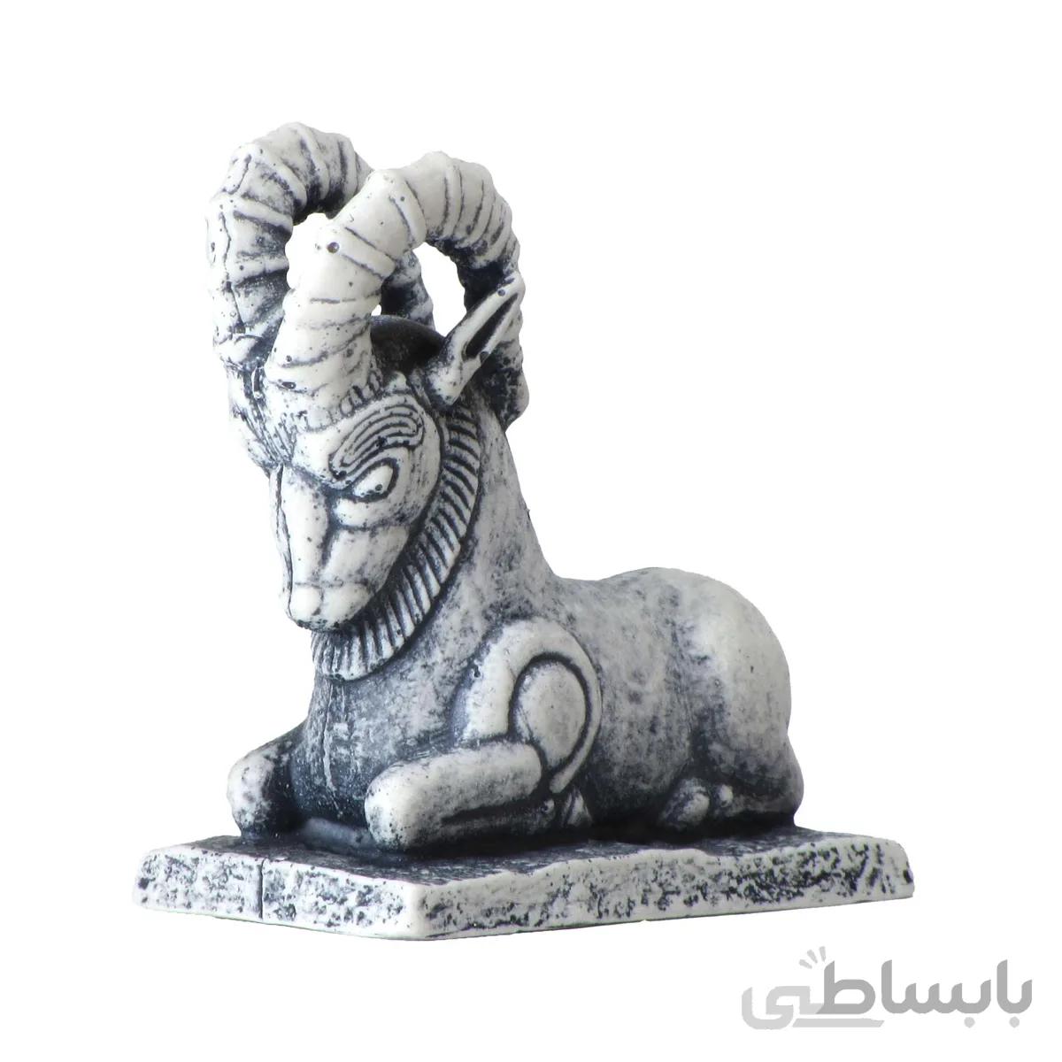 مجسمه قوچ نشسته