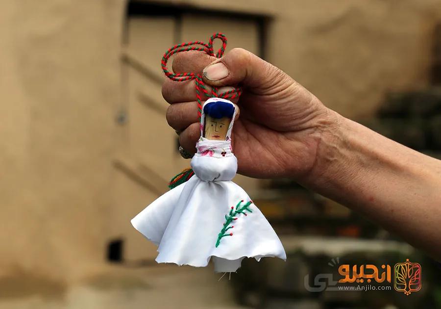 عروسک محلی با طرح شاخه سرخدار