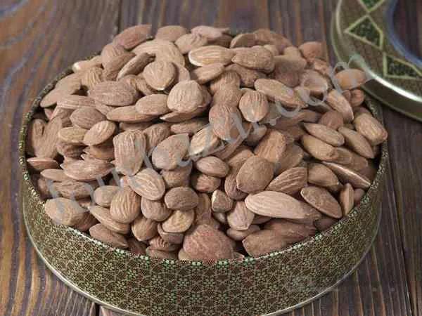 مغز بادام خارجی خام