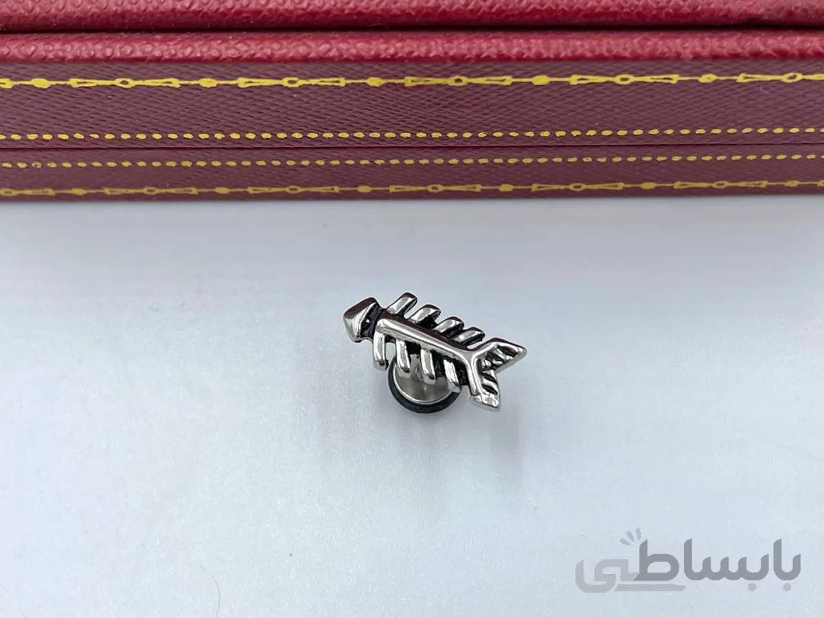پیرسینگ گوش طرح نیزه