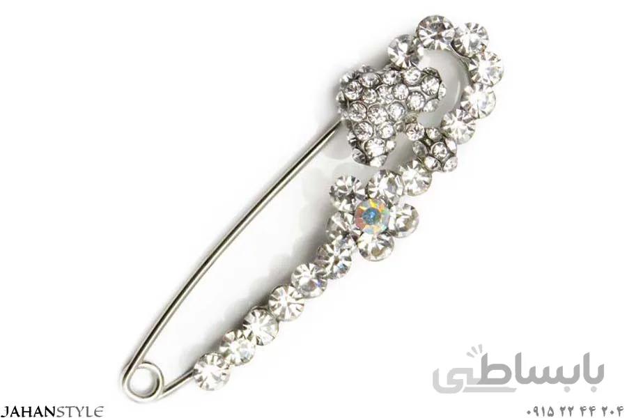 سنجاق سینه نگین دار طرح قلب