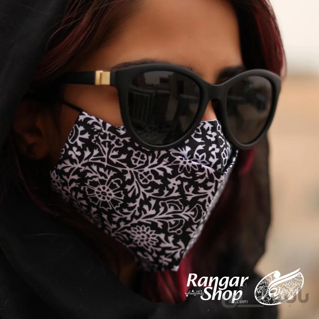 ماسک فیلتر دار طرح گل گلی زمینه مشکی