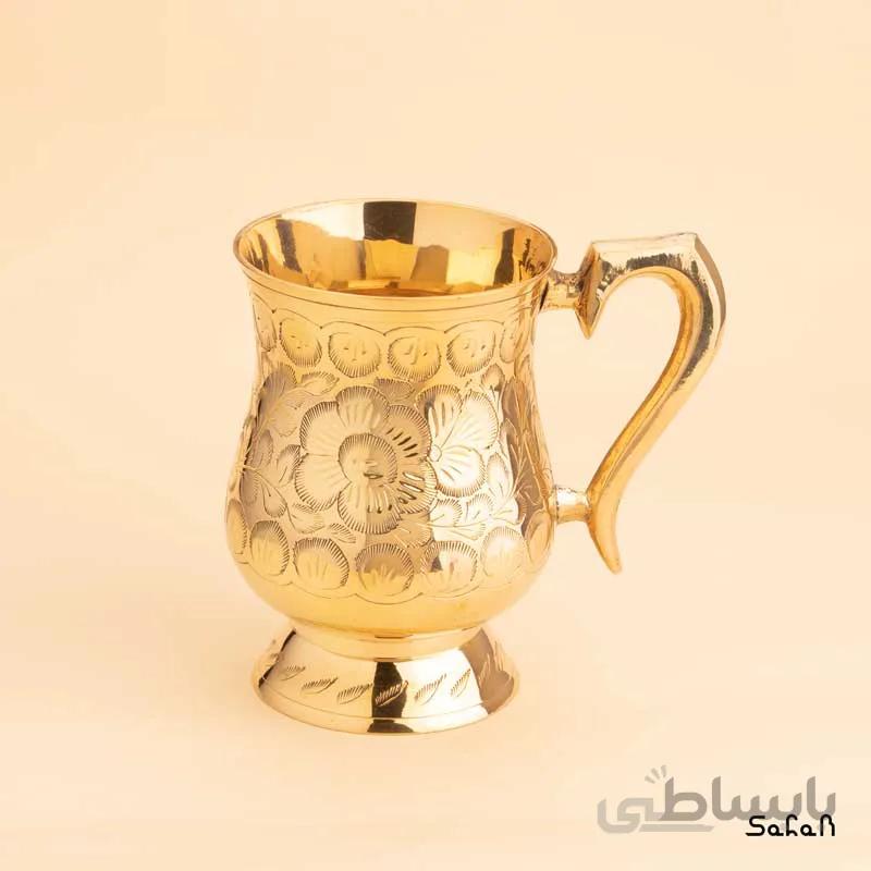 لیوان برنجی قلمزنی طلایی دسته دار پایه دار کد 306136