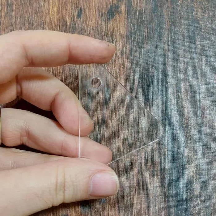 تگ شیشه ای سه گوش