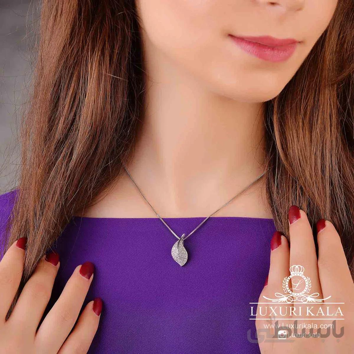 گردنبند نگین دار ا Necklaces