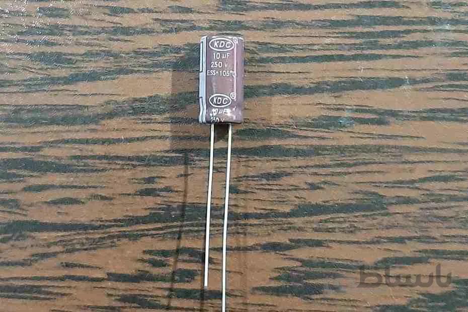CAP 250V 10uF – خازن الکترولیت، ۲۵۰ ولت، ۱۰ میکروفاراد