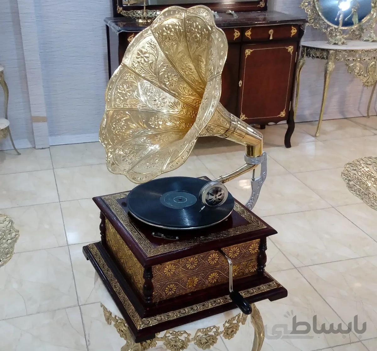 گرامافون رومیزی برنجی