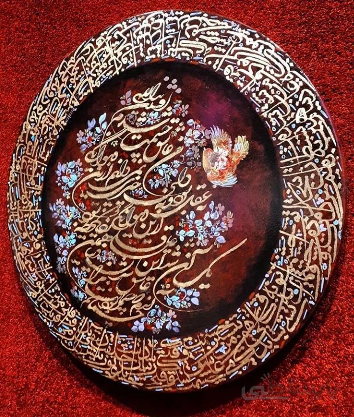 تابلو نقاشیخط دستساز روی چرم سرخ طرح عشق کد ۱۰۲۰۶۱