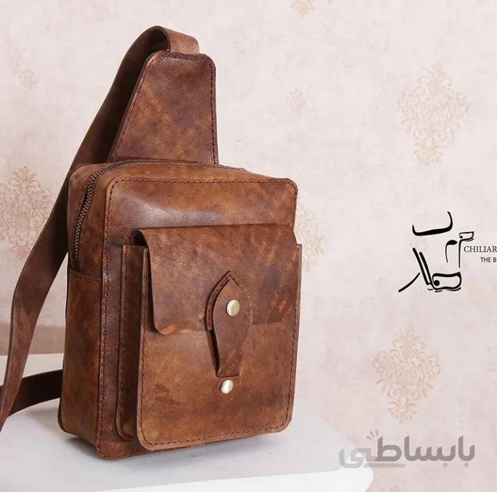 کیف دوشی مردانه چرم شتر کد ۱۰۲۱۲۴