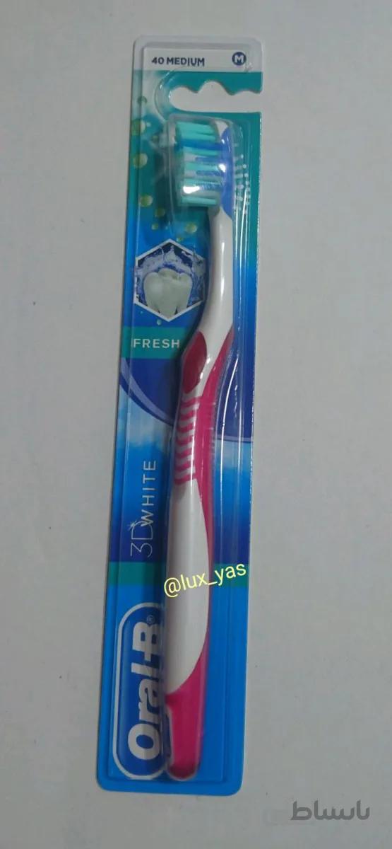 مسواک تری دی وایت فرش 40 مدیوم اورال بی ا Oral B 3D White Fresh Toothbrush
