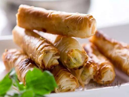 بورک گوشت و پنیر بسته ۱۰ عددی- ارسال فقط برای تهران