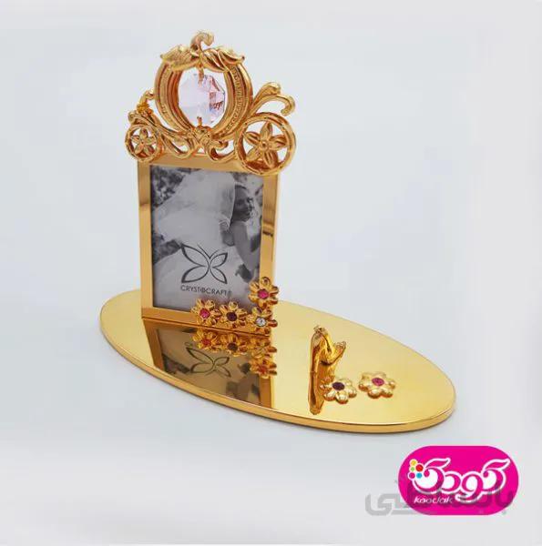 دکوری طلایی طرح قاب عکس