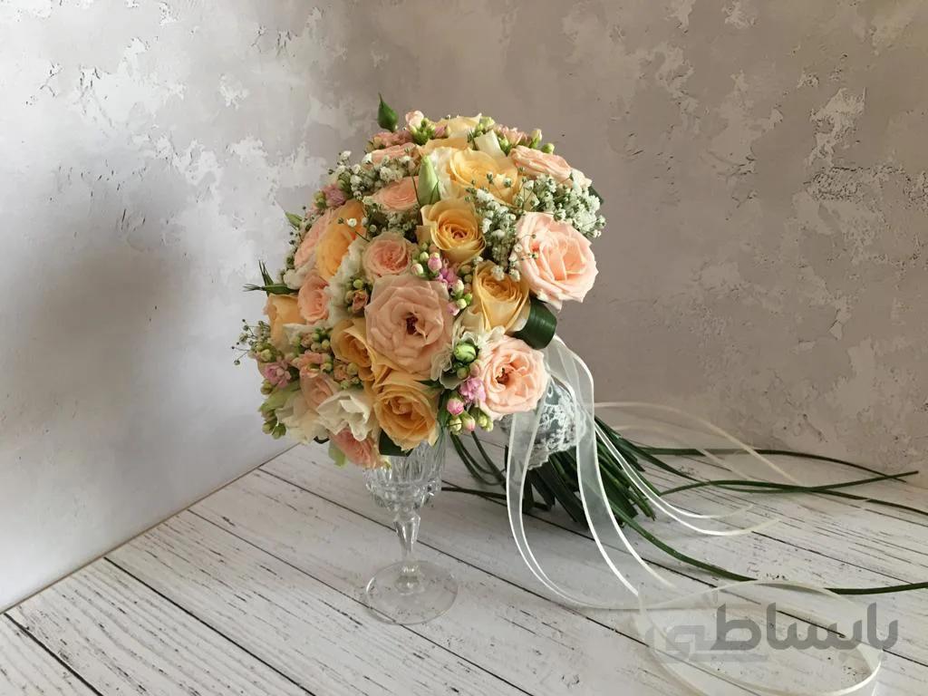 دسته گل عروس با گل رز مینیاتوری