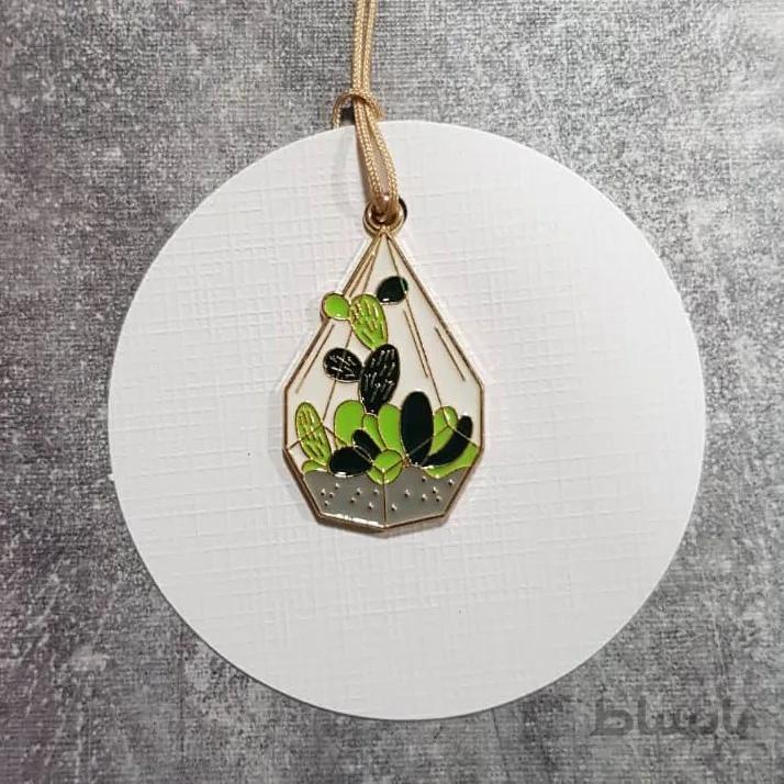 تگ و آویز شیشه