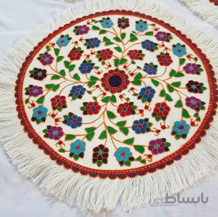 پته رومیزی گرد طرح گل و غنچه کد ۱۰۱۶۸۳