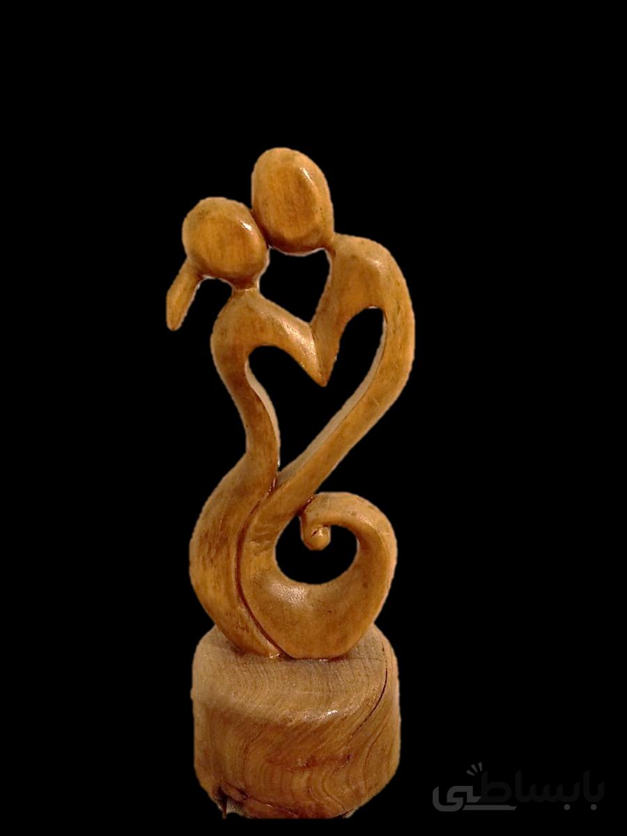 مجسمه بوسه عشق