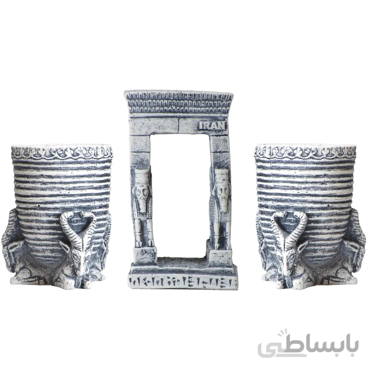 مجسمه دروازه ملل و سنگابه مجموعه سه عددی