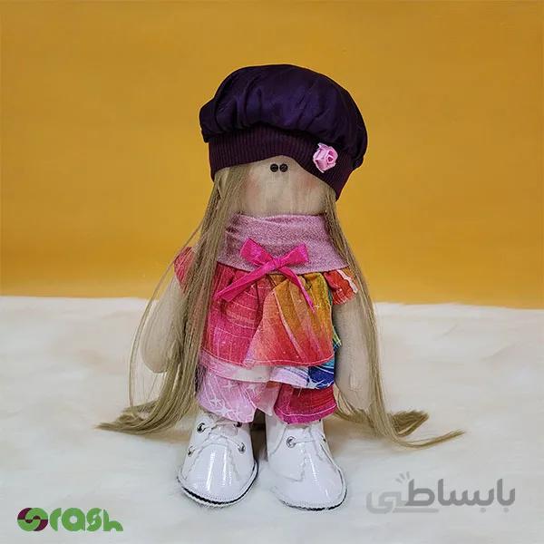 عروسک روسی دختر کوچولو با لباس چین دار رنگی ( ارتفاع 30 سانتی متر )