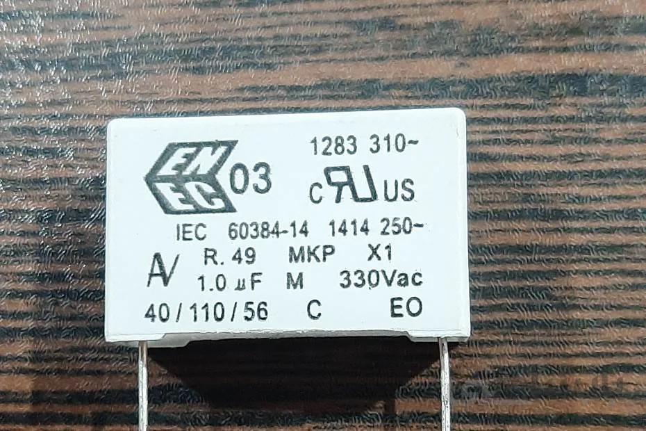 MKT 330VAC 1uF – خازن MKT، ظرفیت ۱ میکروفاراد، ۳۳۰ ولت AC
