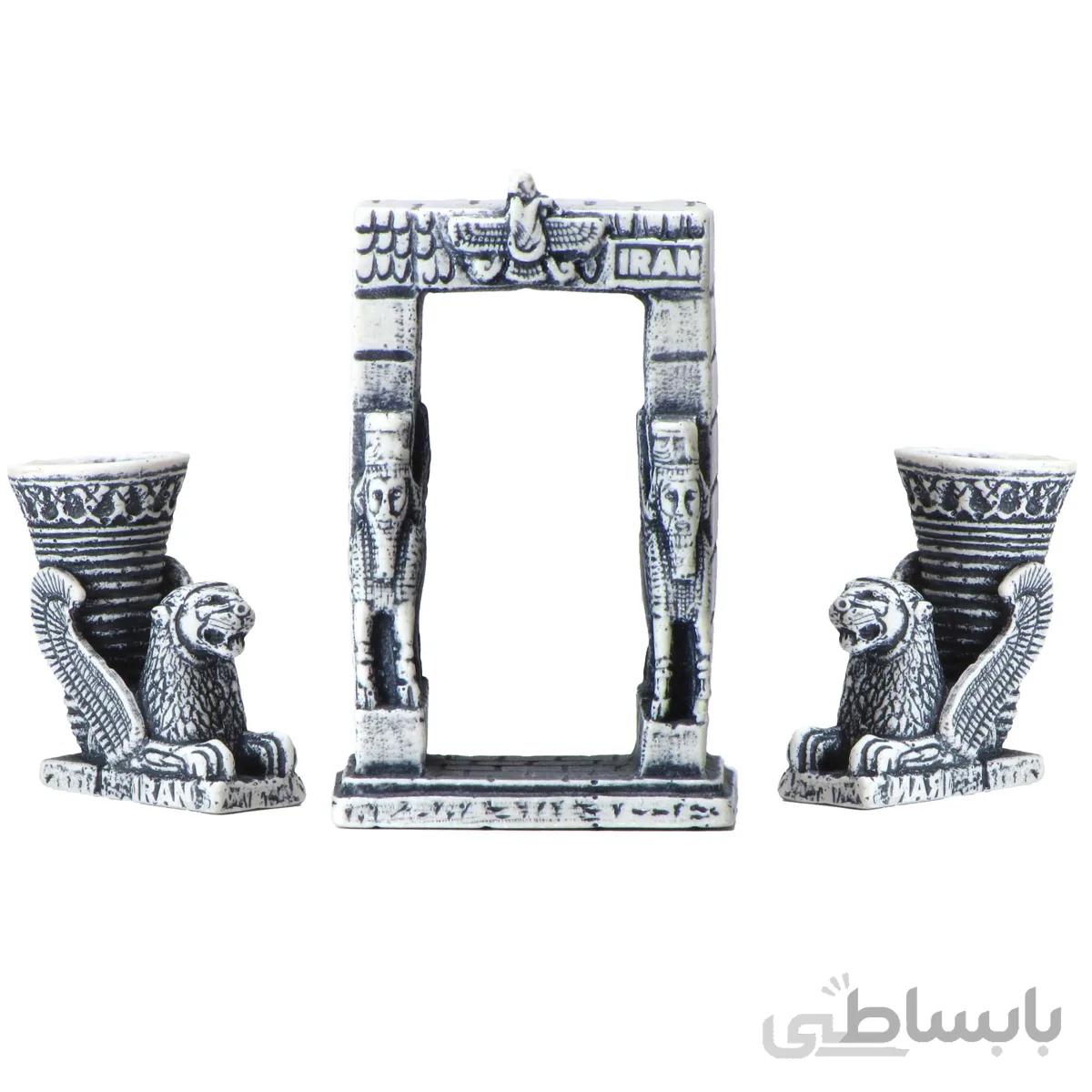 مجسمه دروازه ملل و جام مجموعه سه عددی