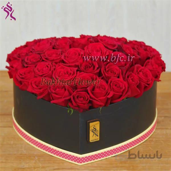 باکس رز و جعبه کادوئی قلبی با رز هلندی قرمز