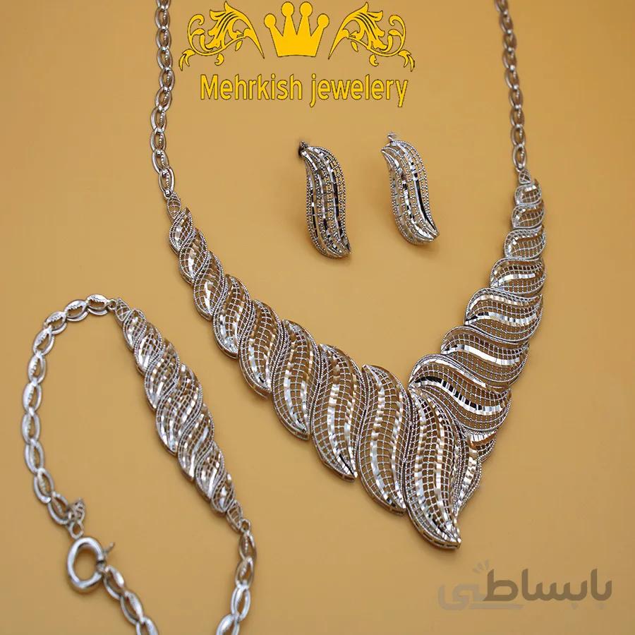 سرویس آنا