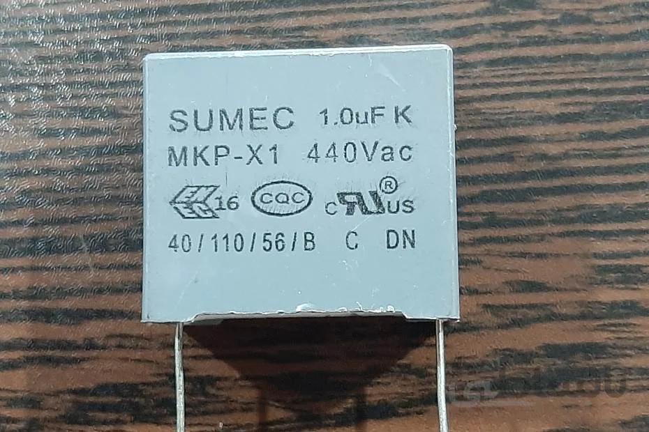 MKT 440VAC 1uF – خازن MKT، ظرفیت ۱ میکروفاراد، ۴۴۰ ولت AC ا SUMEC