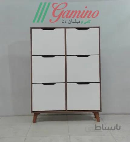 جاکفشی آلوا، شش در داشبوردی ایستاده