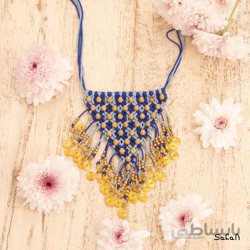 گردنبند بافت آبی منگوله دار