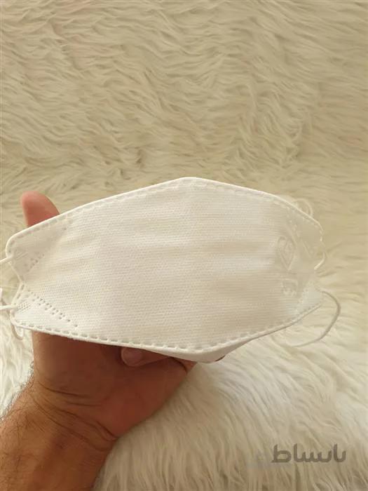 ماسک سه بعدی فیش ماسک مدل KF94 ا KF94 یک استاندارد کره‌ای برای ماسک است. KF به معنای فیلتر کره‌ای (Korean Filter) است و 94 هم به میزان کارایی ماسک اشاره دارد.می‌توان گفت ماسکی که استاندارد KF94 را دارد، مشابه ماسک N95 است.