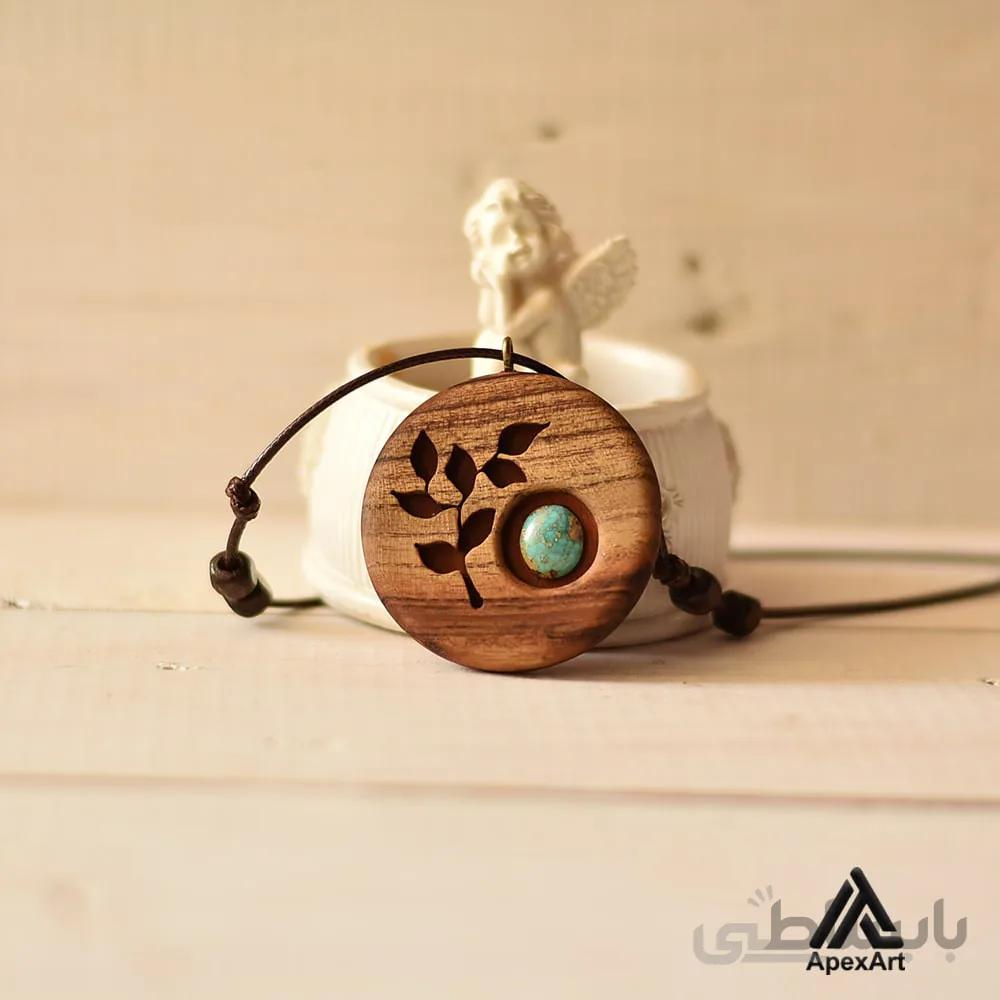 گردنبند چوبی طرح برگ و فیروزه