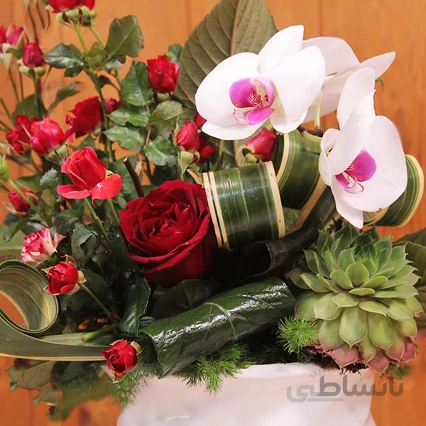 گلدان گل رز و ارکیده