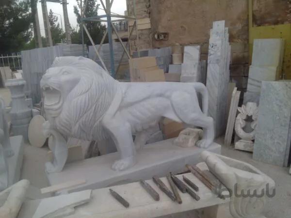 شیر سنگی مزار