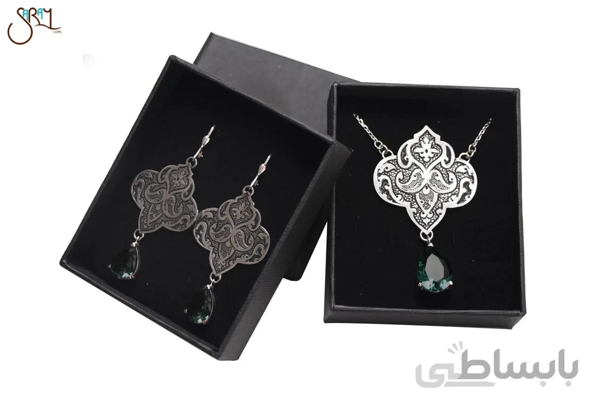 نیم ست قلمزنی طرح ترنج با سنگ سبز مدل 0211