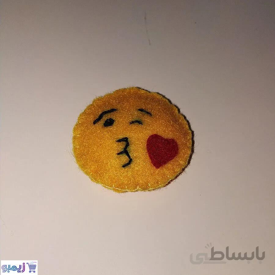 پیکسل صورتک بوسه
