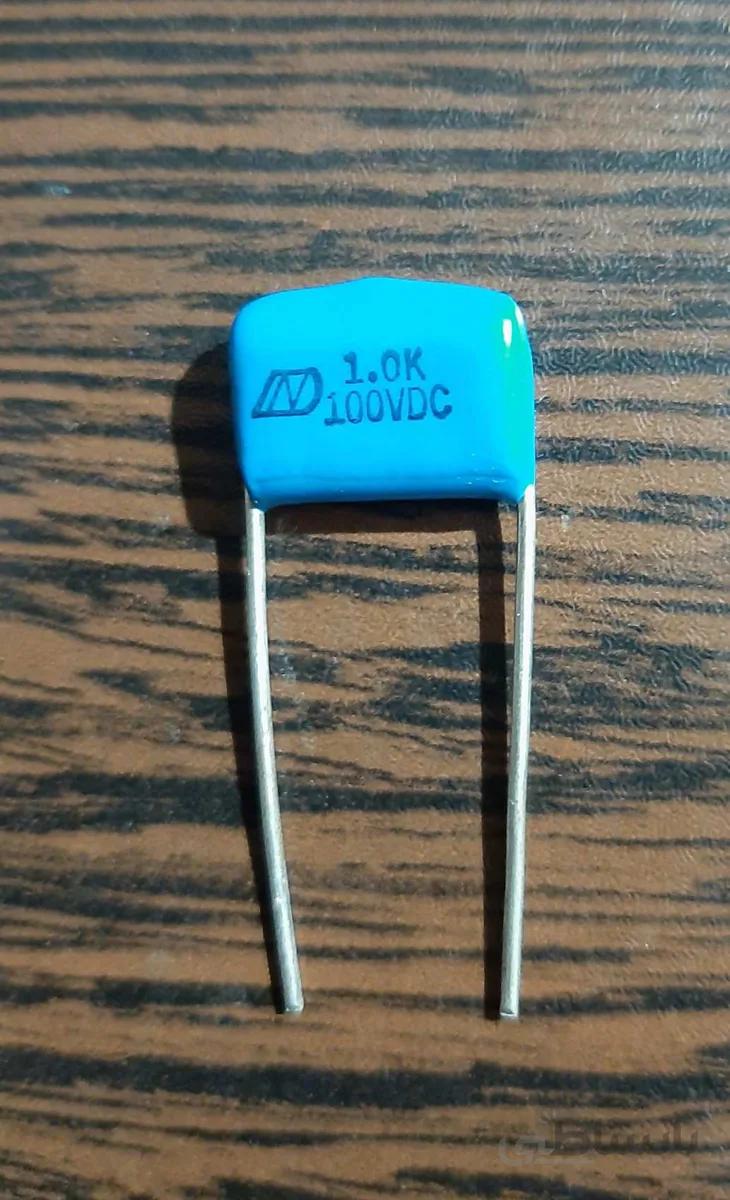 POLYESTER 100V 1uF – خازن پلی استر، ۱۰۰ ولت، ۱ میکروفاراد