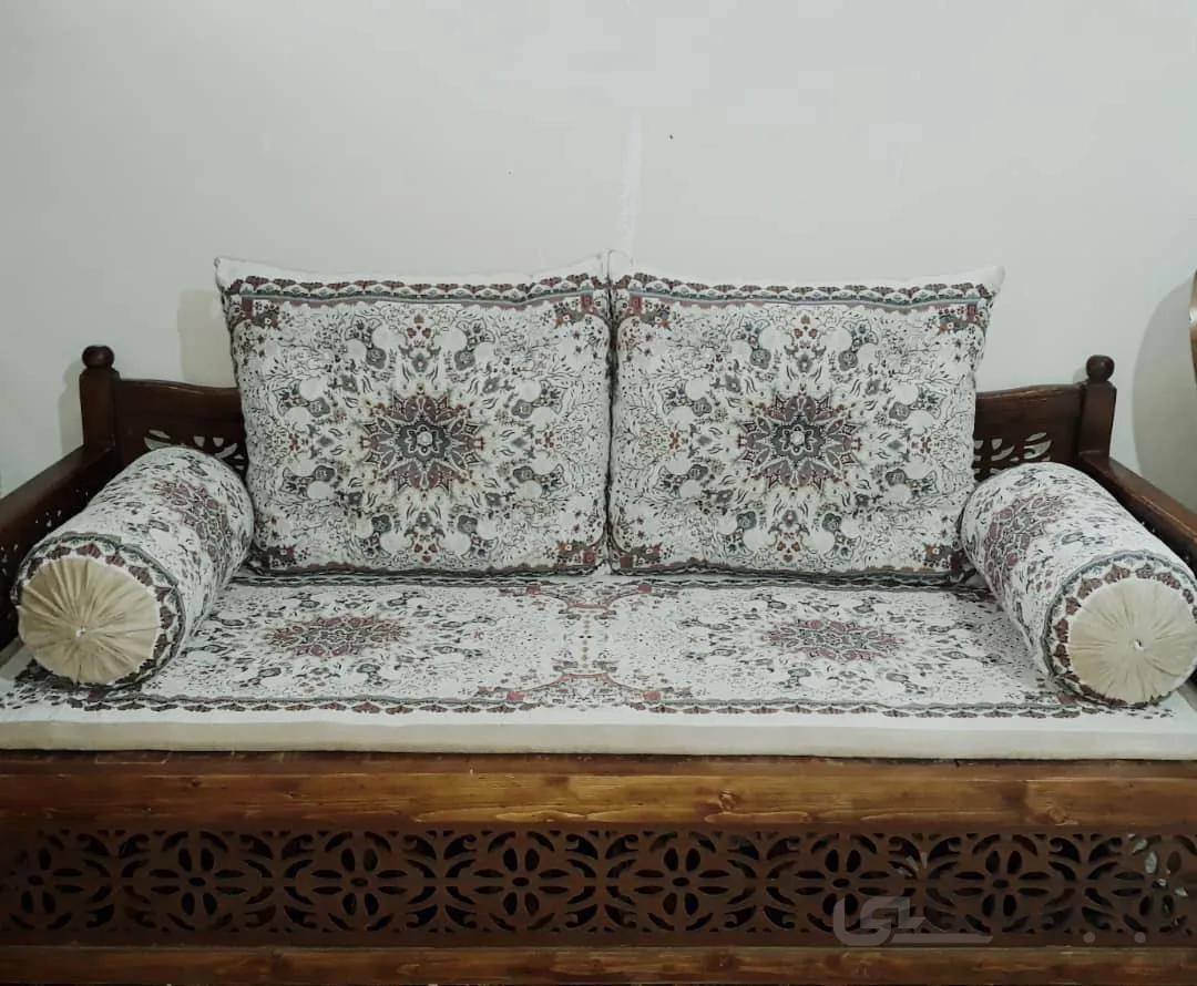 تشک نمدی و بالش کرمی تخت سنتی