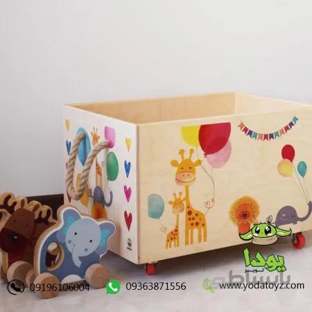 جعبه اسباب بازی چوبی چرخدار اتاق کودک ا جعبه اسباب بازی چوبی به شما این امکان را می دهد تا اسباب بازی های کودک خود را در یک مکان نگه دارید. این جعبه اسباب بازی از چوب بادوام ساخته شده و ابعادش 30 در 40 در ارتفاع 25 سانتی متر می باشد.