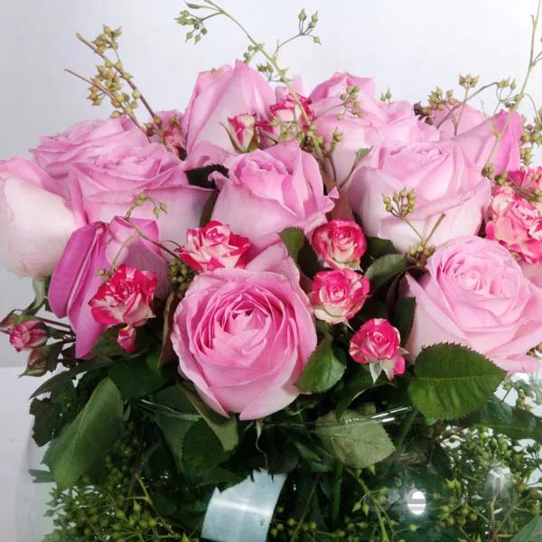 گلدان شیشه ای گل رز