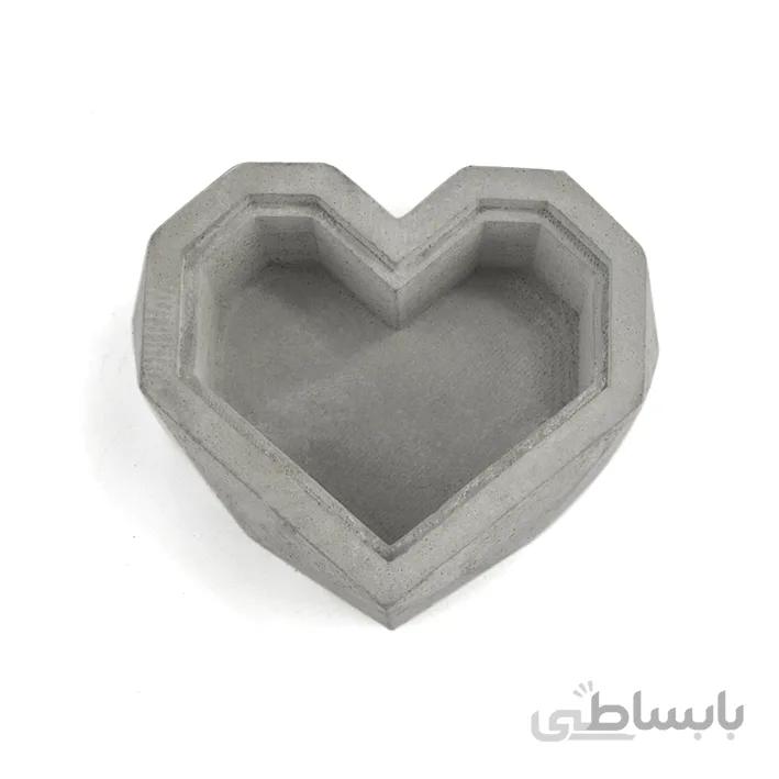 گلدان بتنی طرح قلب