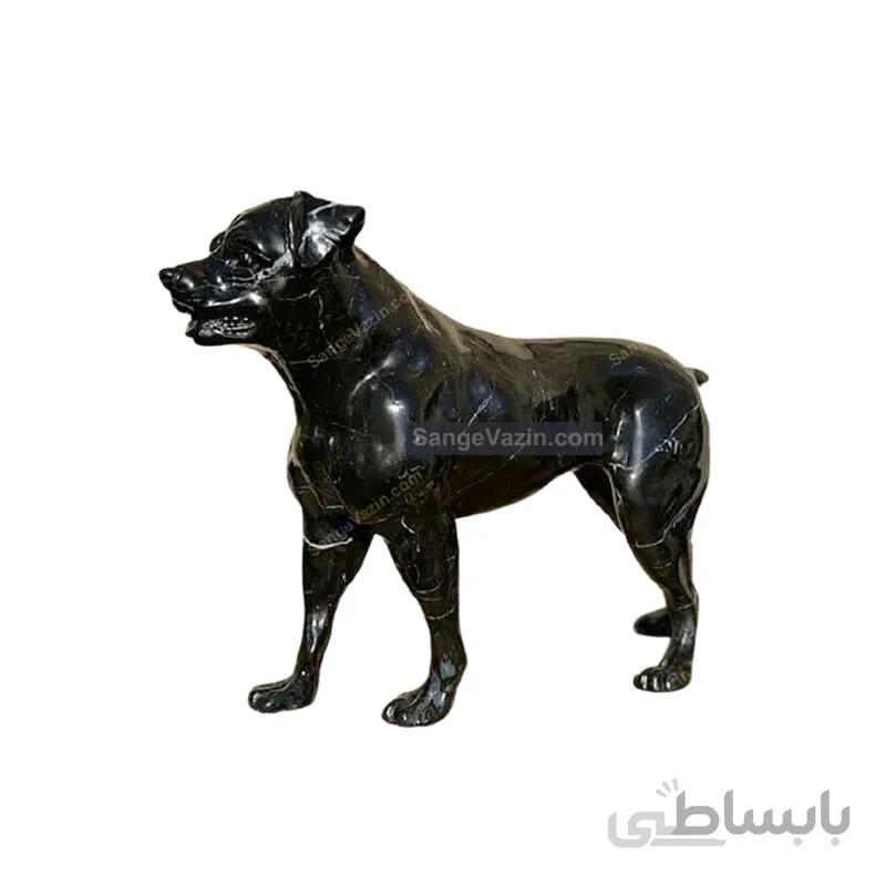 مجسمه سنگی سگ سیاه