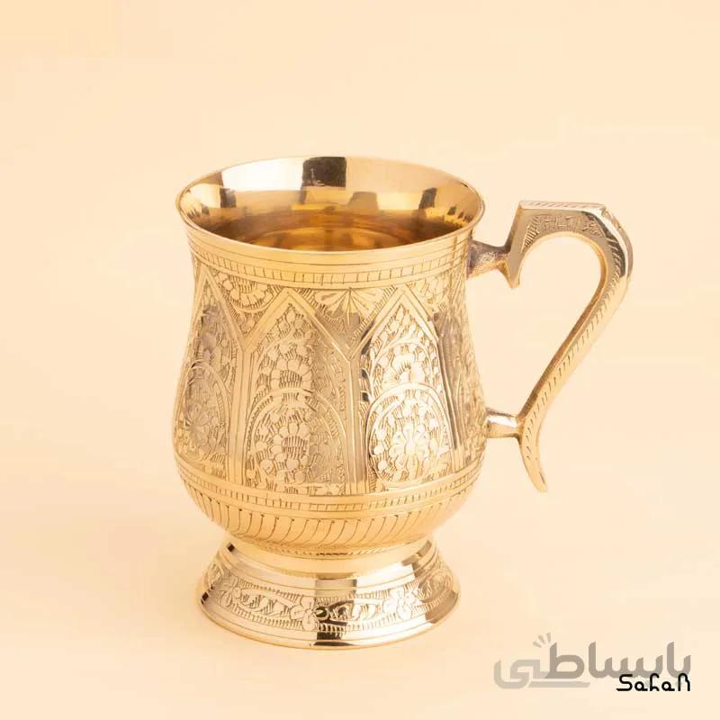 لیوان برنجی قلمزنی طلایی دسته دار پایه دار