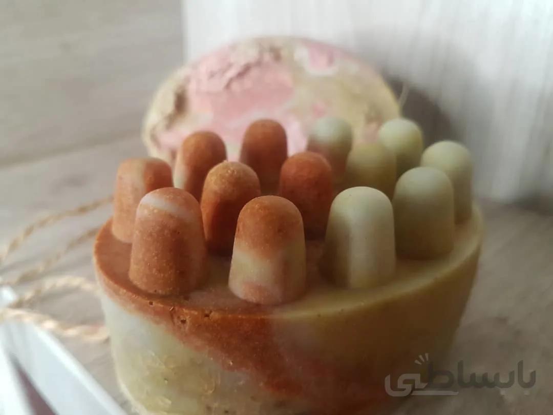صابون و شوینده ماساژوردار دستساز گیاهی بدن هسته انار و گل رز