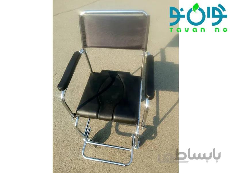 ویلچر چهار چرخ کوچک با کفی طبی ضدآب 689U