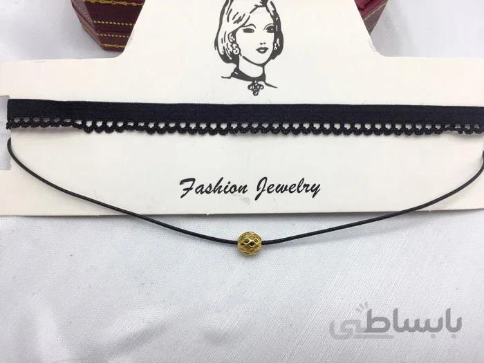 چوکر چرم و پارچه ای با آویز گرد طلایی تو خالی