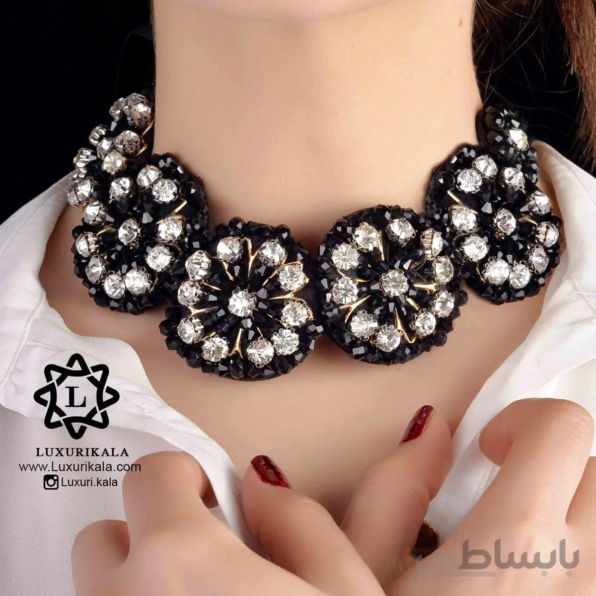 یقه تزئینی