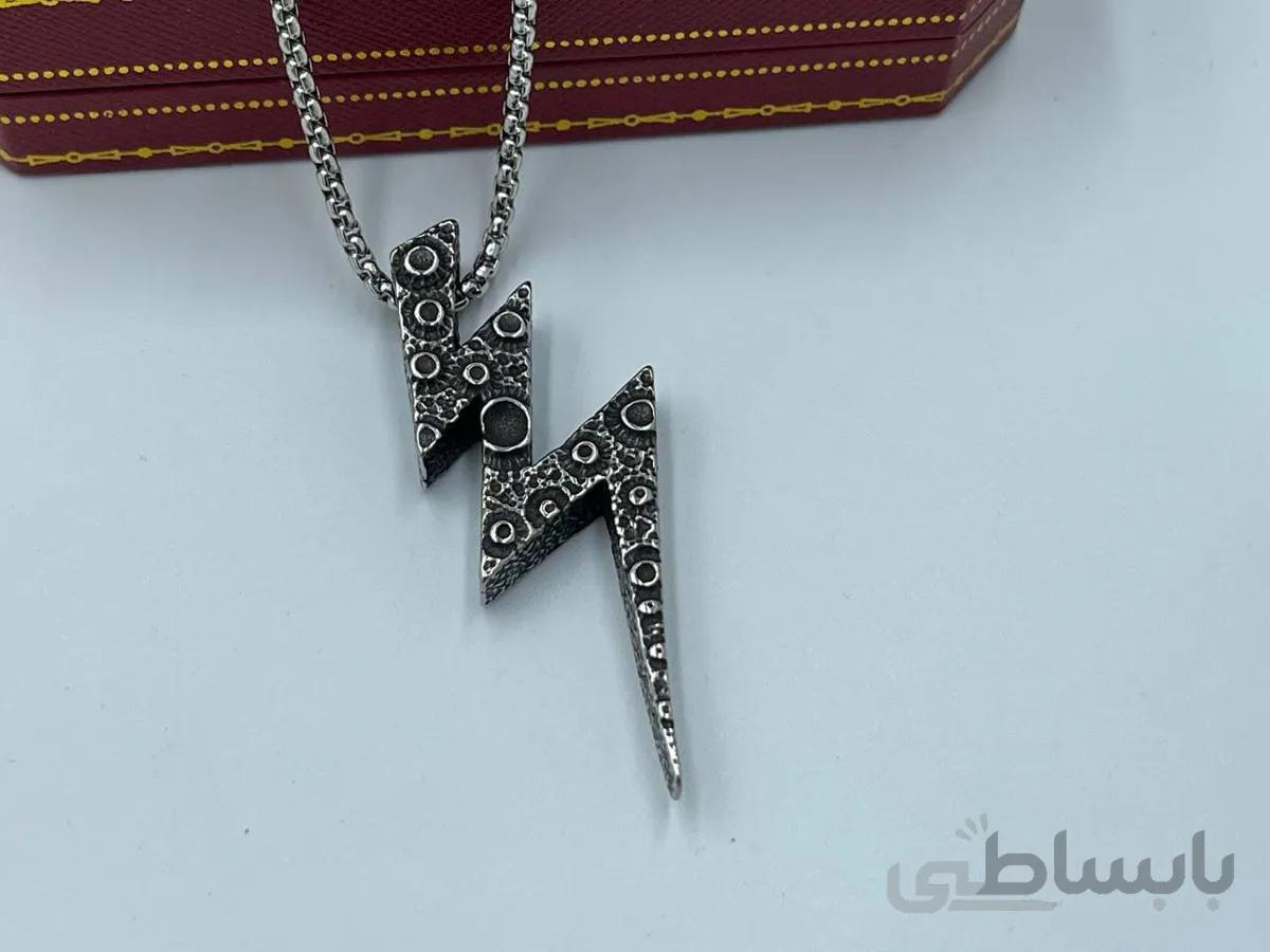 گردنبند رعد و برق سیاه قلم